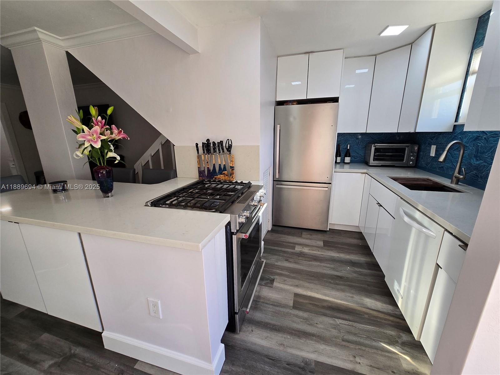 SUNSET PARK TOWN HOUSES - Residential