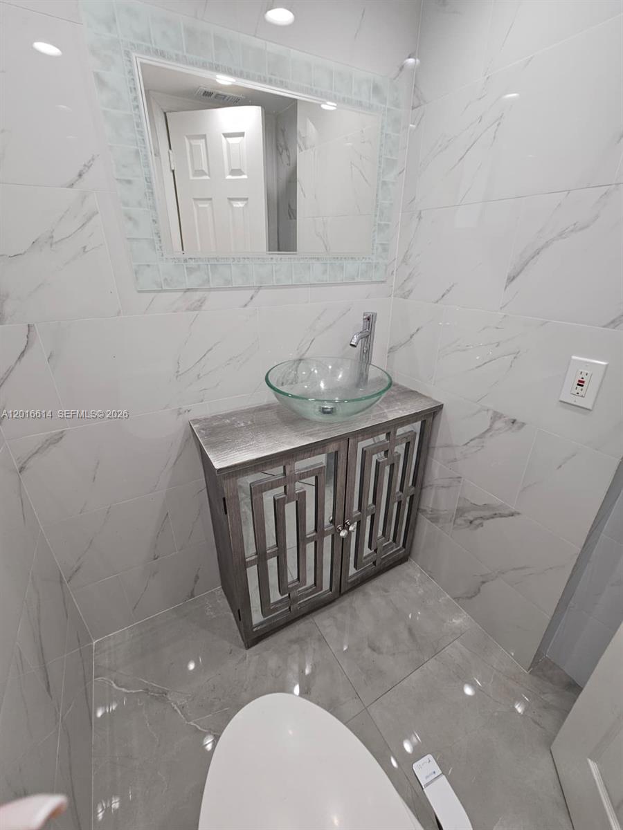 ROLLING GREEN CONDO F - Residential