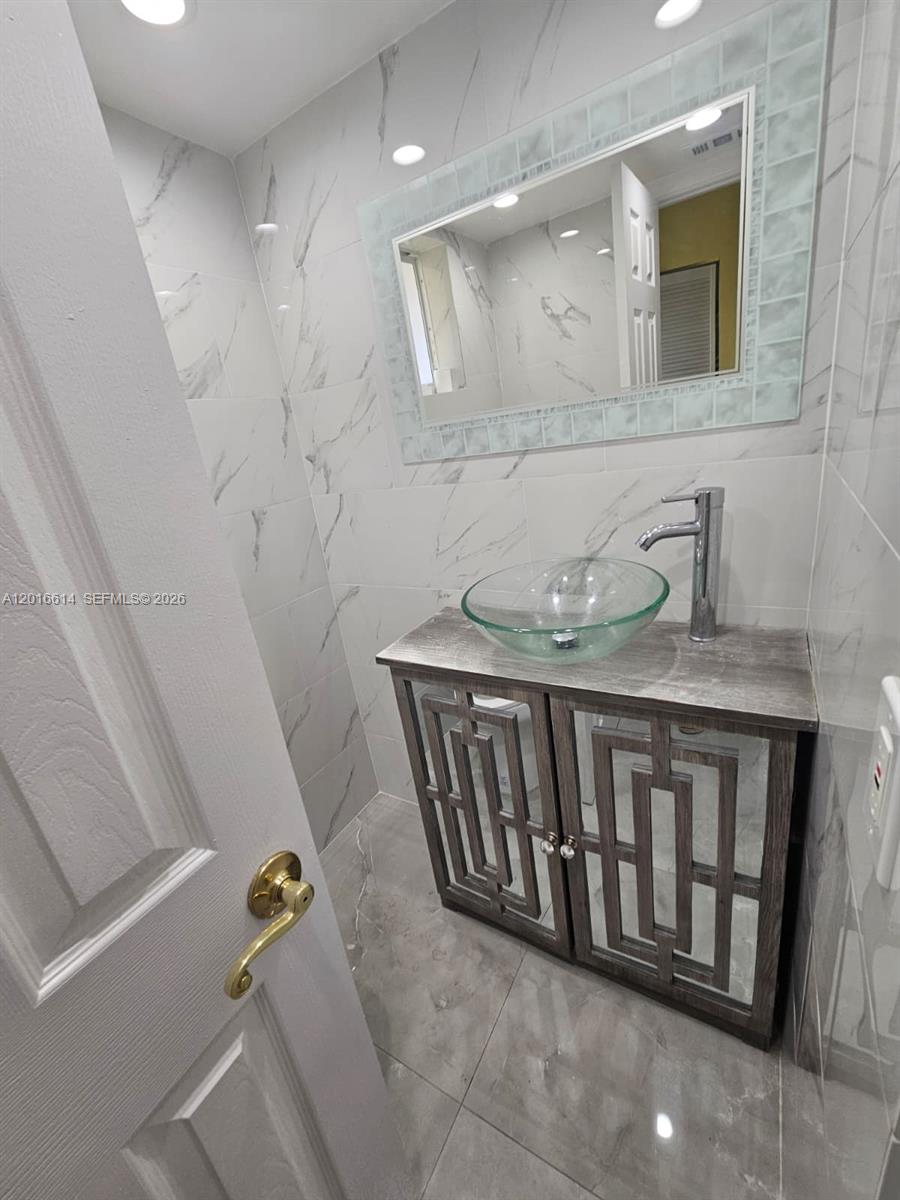 ROLLING GREEN CONDO F - Residential
