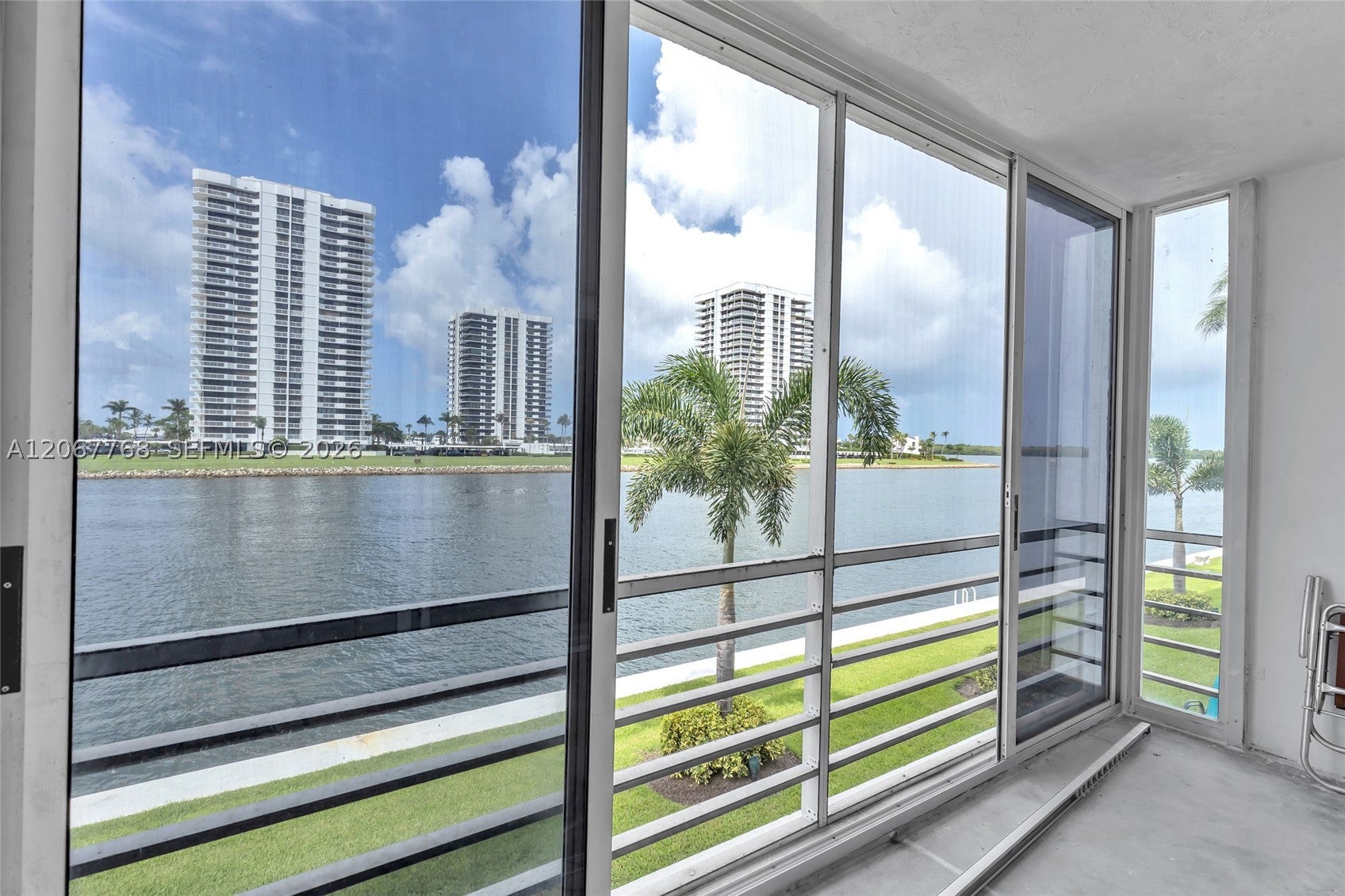 28 Yacht Club Dr 202