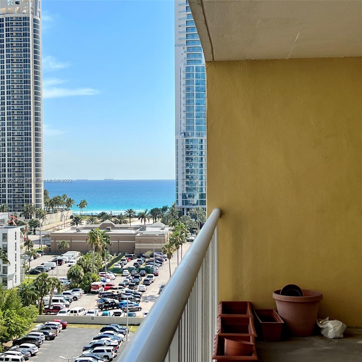 WINSTON TOWERS 400 CONDO - Residential