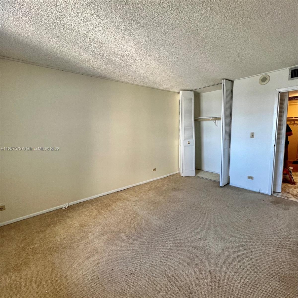 WINSTON TOWERS 400 CONDO - Residential