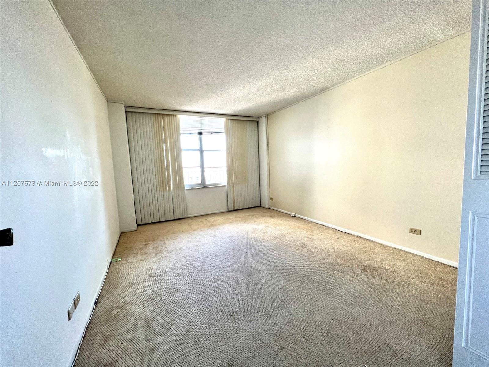 WINSTON TOWERS 400 CONDO - Residential