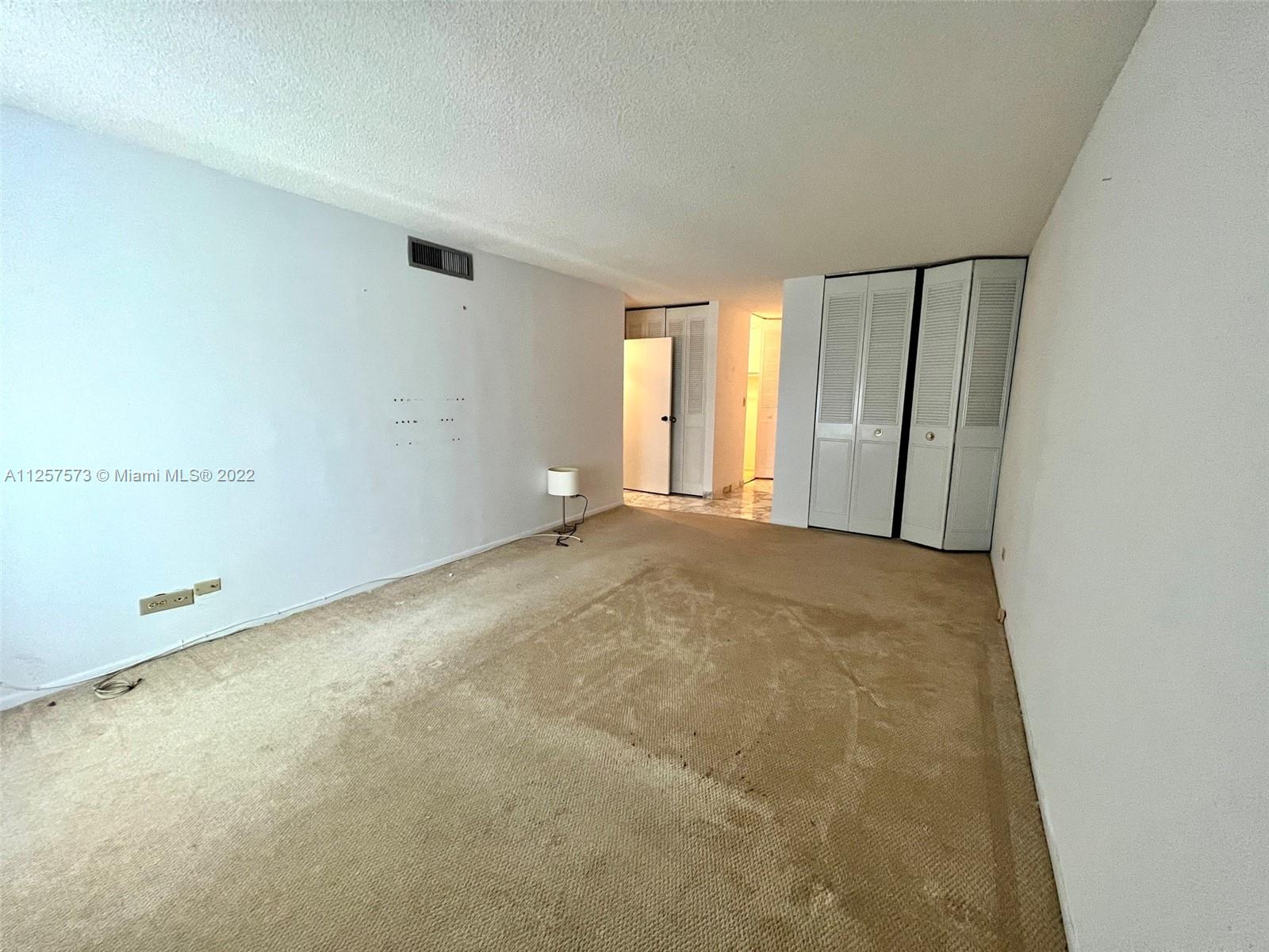 WINSTON TOWERS 400 CONDO - Residential