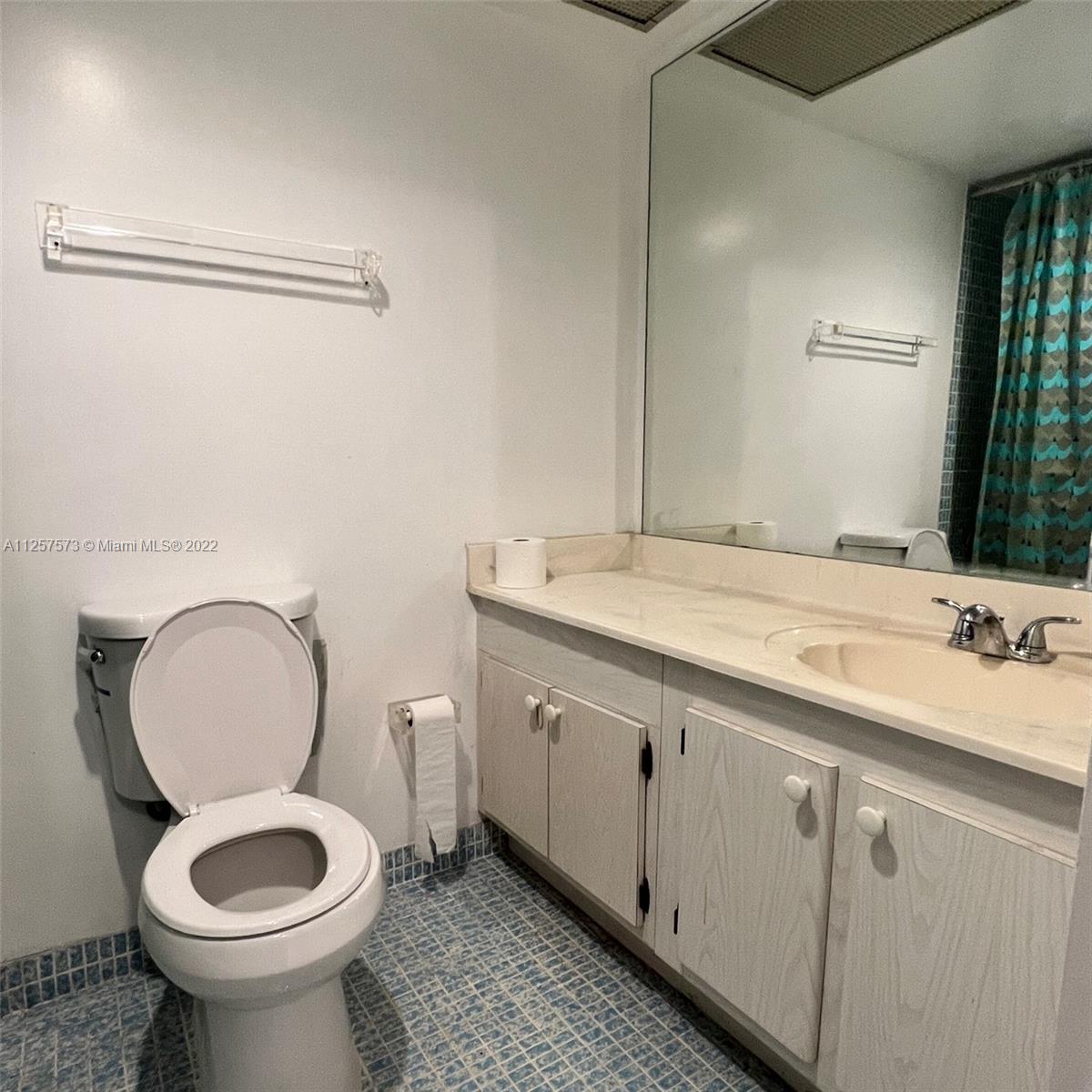 WINSTON TOWERS 400 CONDO - Residential