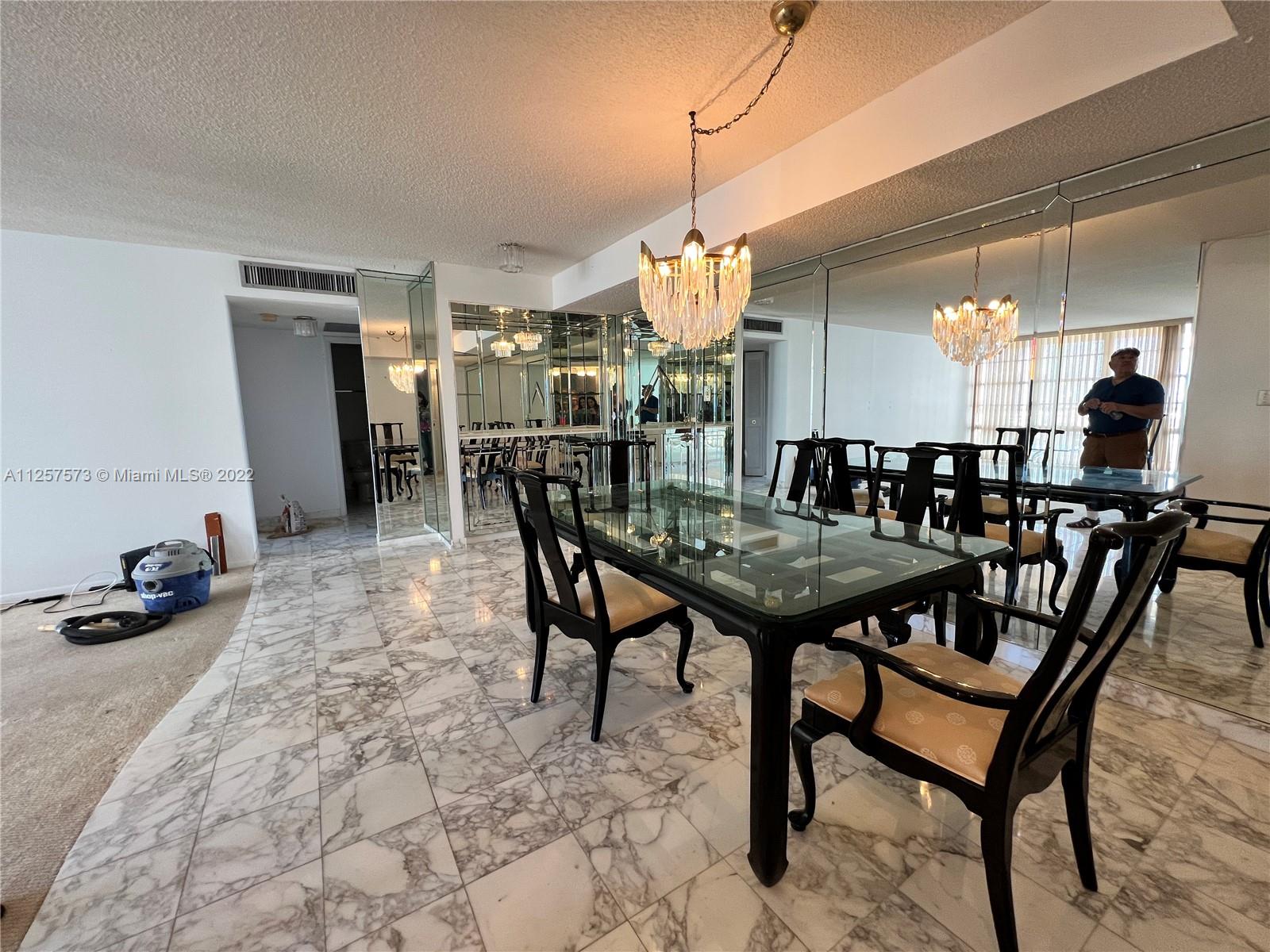 WINSTON TOWERS 400 CONDO - Residential