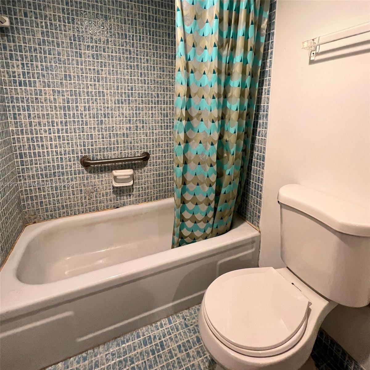 WINSTON TOWERS 400 CONDO - Residential