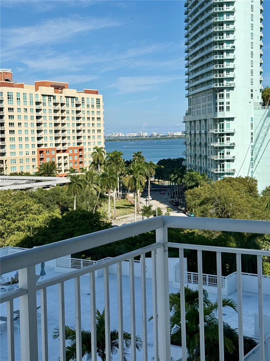 1800 BISCAYNE PLAZA CONDO - Residential