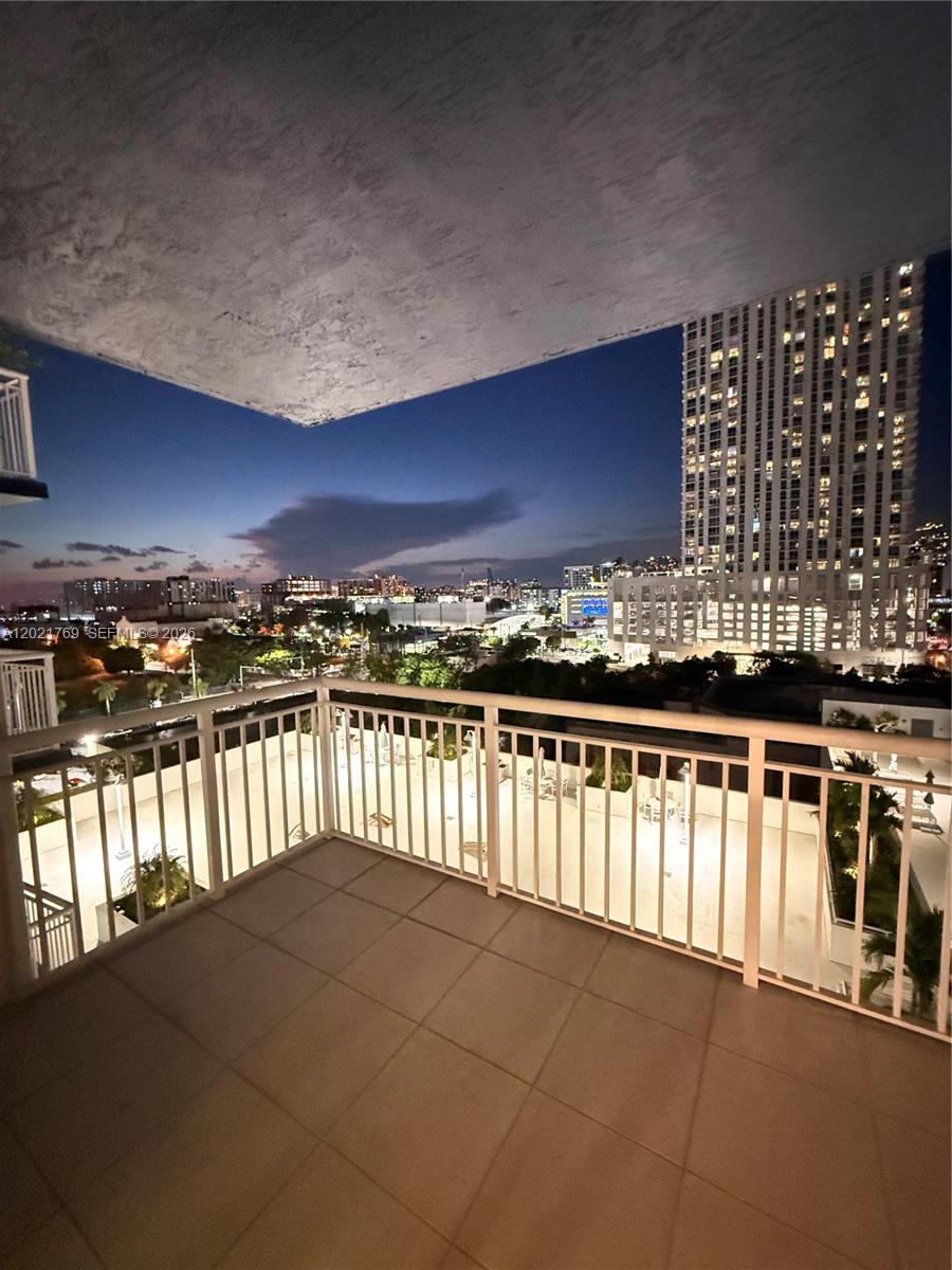1800 BISCAYNE PLAZA CONDO - Residential