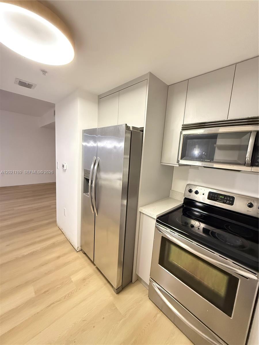 1800 BISCAYNE PLAZA CONDO - Residential