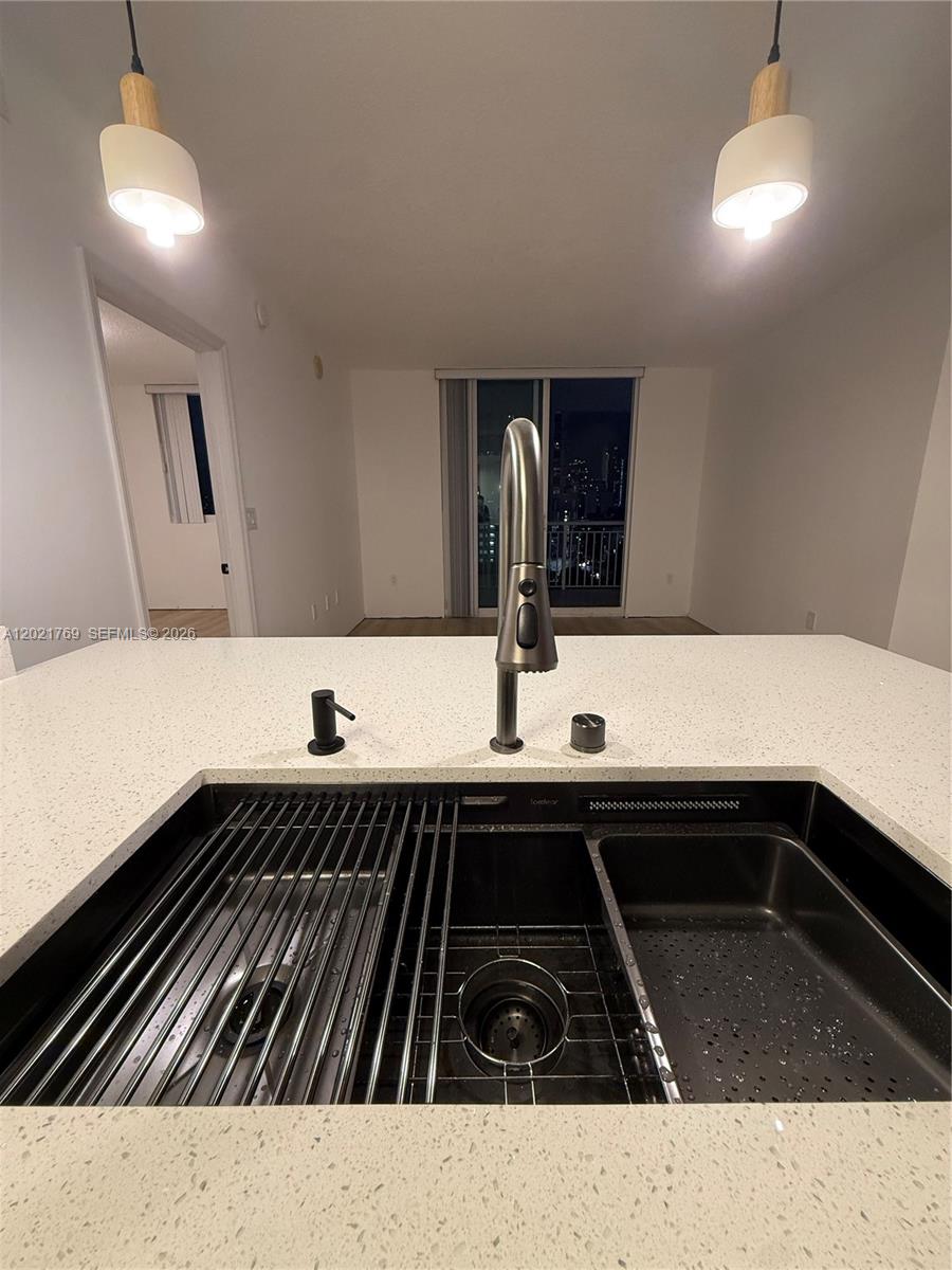 1800 BISCAYNE PLAZA CONDO - Residential
