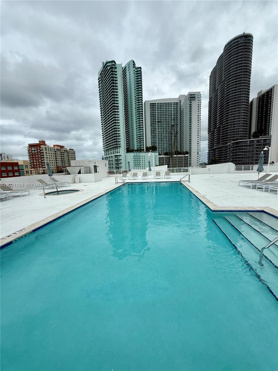 1800 BISCAYNE PLAZA CONDO - Residential