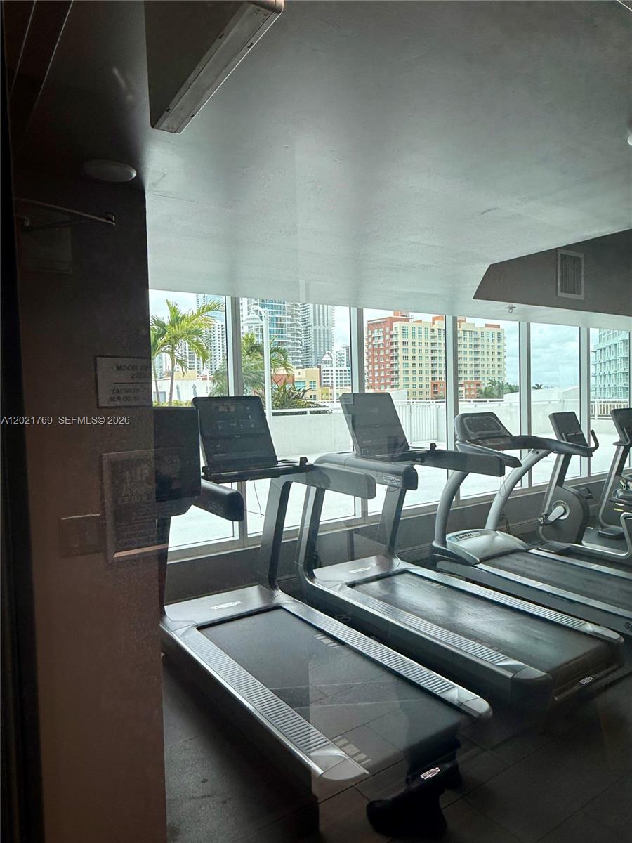 1800 BISCAYNE PLAZA CONDO - Residential