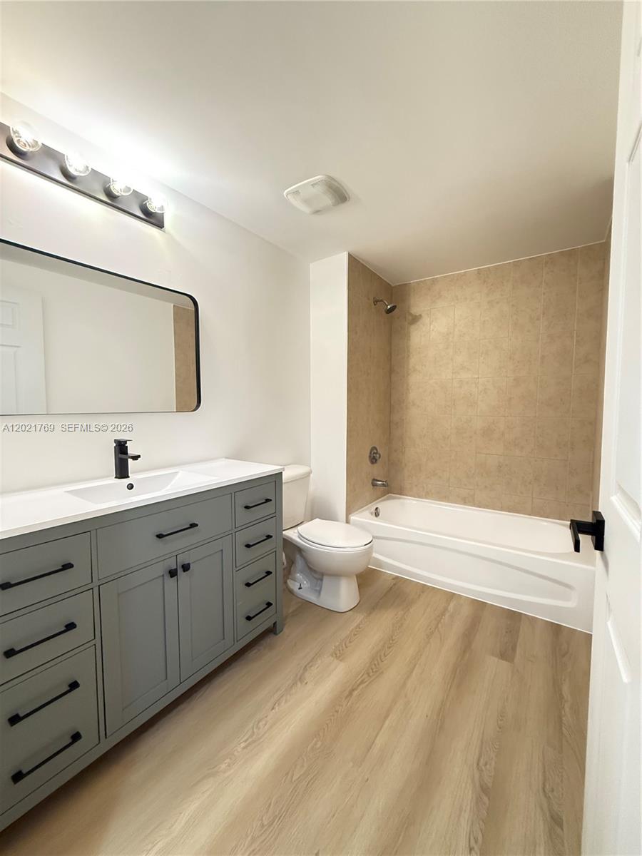 1800 BISCAYNE PLAZA CONDO - Residential