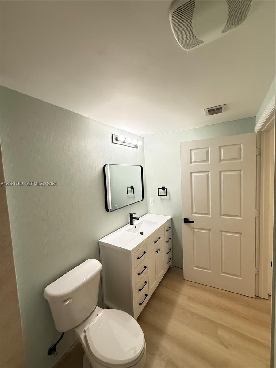1800 BISCAYNE PLAZA CONDO - Residential