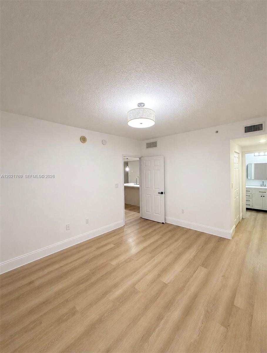 1800 BISCAYNE PLAZA CONDO - Residential