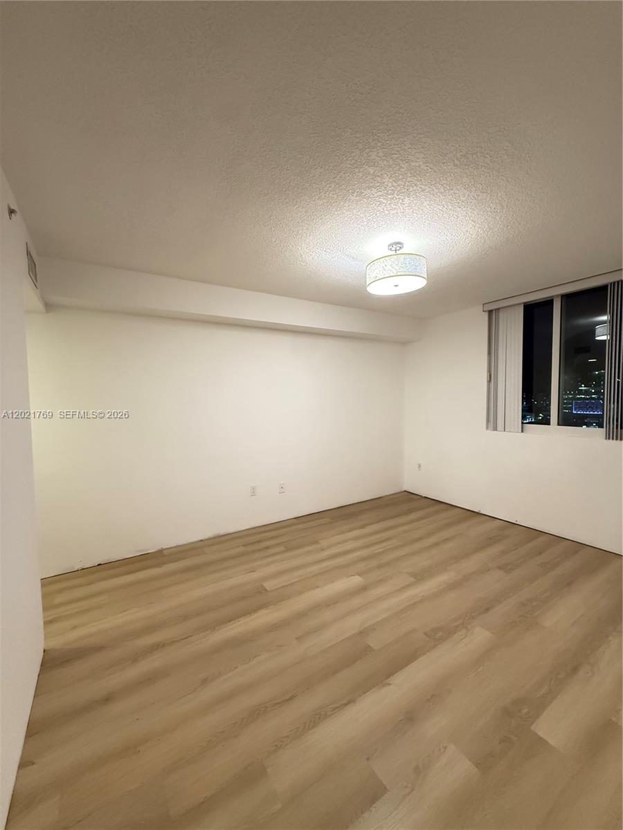 1800 BISCAYNE PLAZA CONDO - Residential