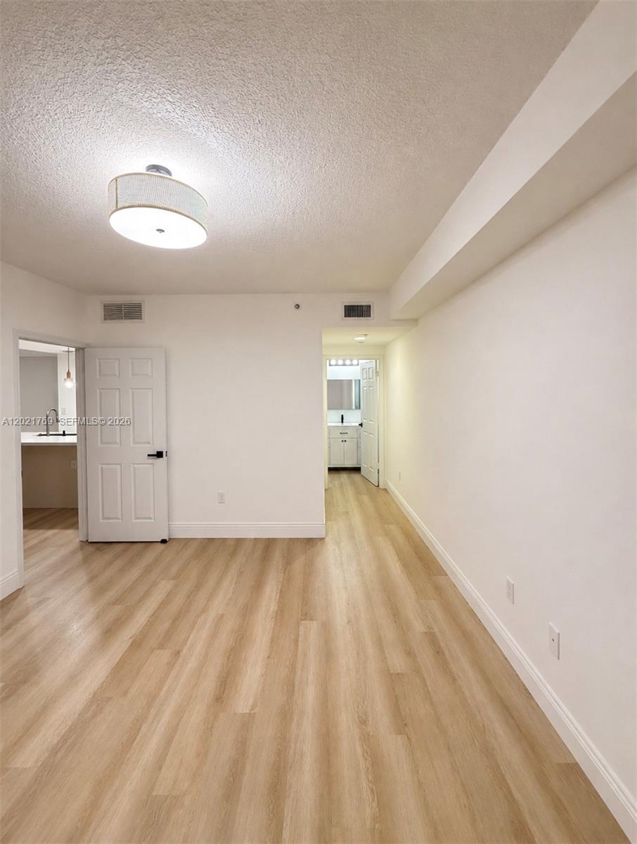 1800 BISCAYNE PLAZA CONDO - Residential