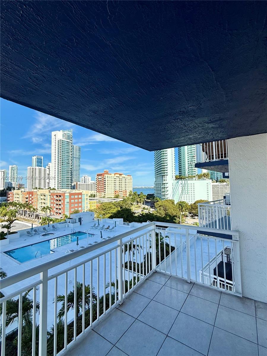 1800 BISCAYNE PLAZA CONDO - Residential