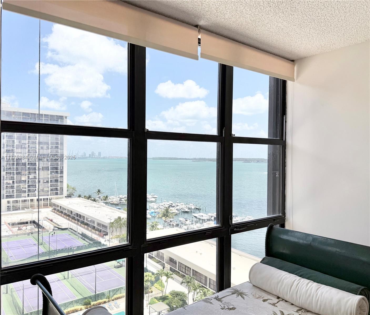 1925 Brickell Ave 1403