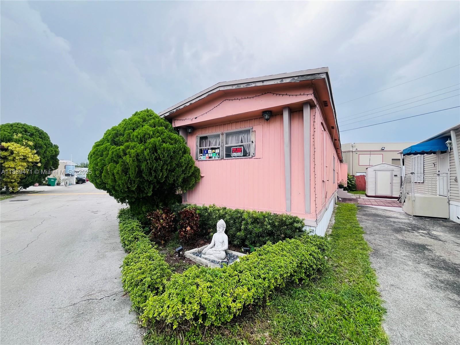 8181 NW South River Dr, Medley, FL, 33166/$112,800 1 8181 NW South River Dr