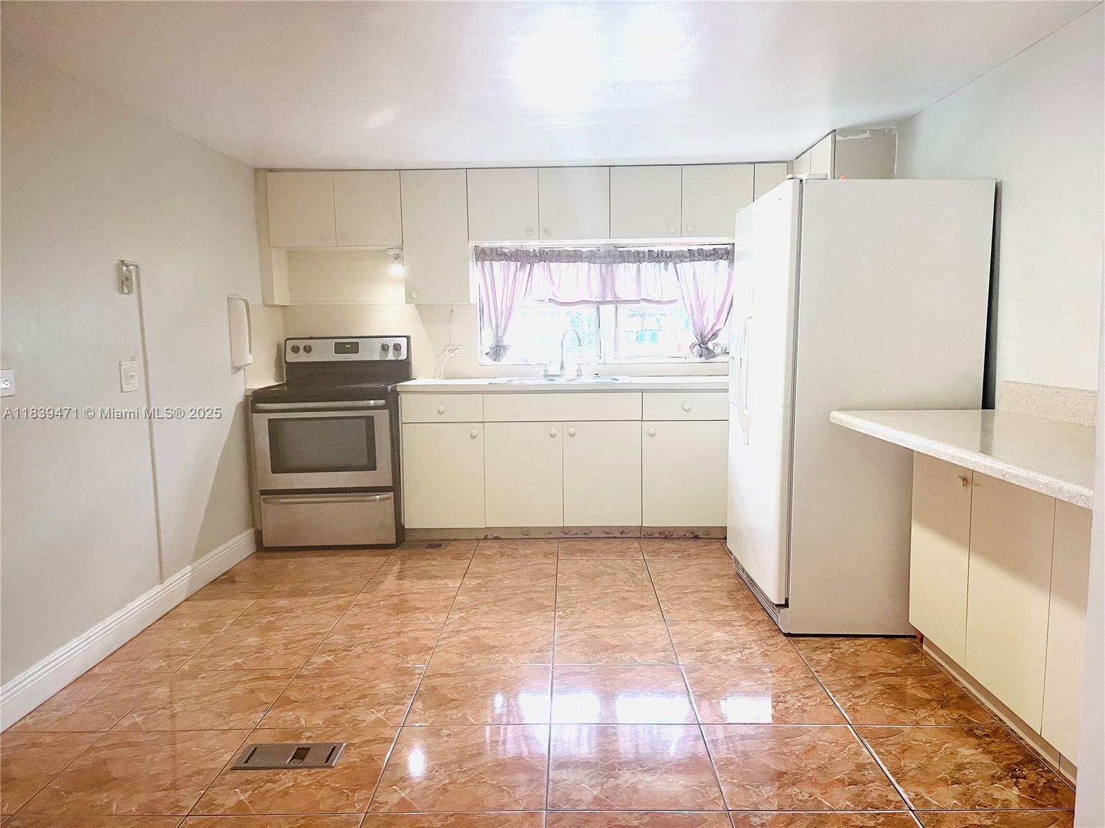 8181 NW South River Dr, Medley, FL, 33166/$112,800 3 8181 NW South River Dr