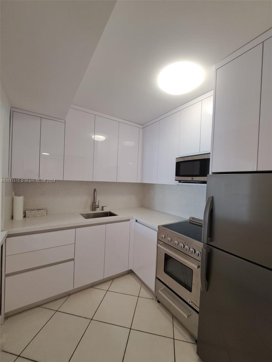 17560 Atlantic Blvd 403, Sunny Isles Beach, Miami-Dade County, Florida - 1 Bedrooms  
1 Bathrooms - 