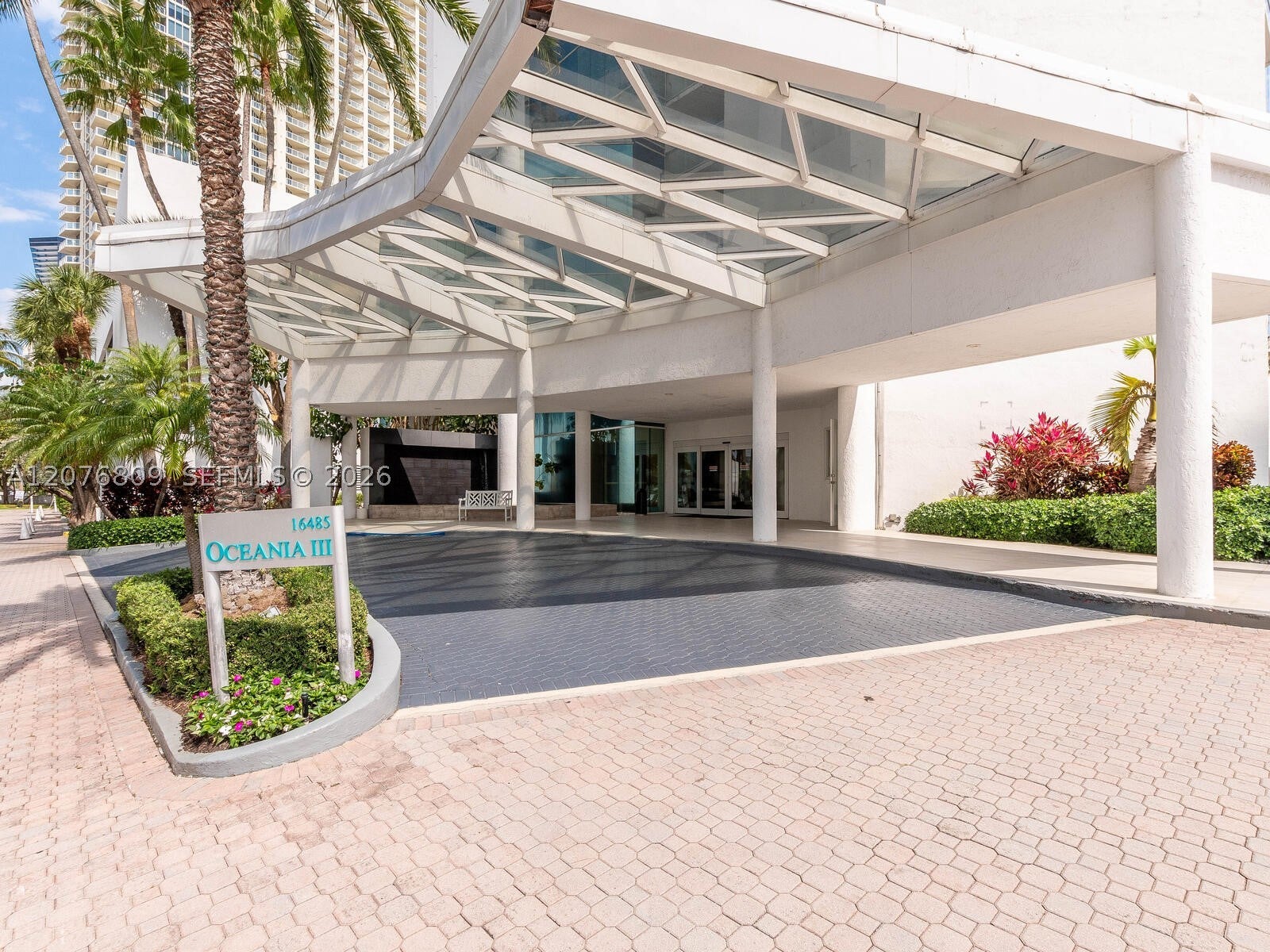 16485 Collins Ave 1131