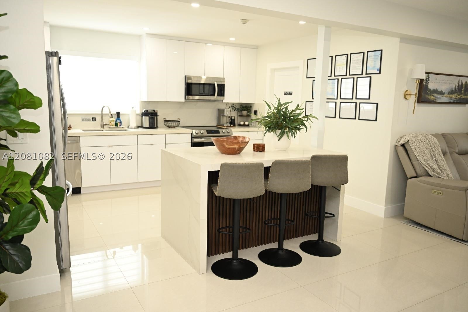 850 W 51st Pl