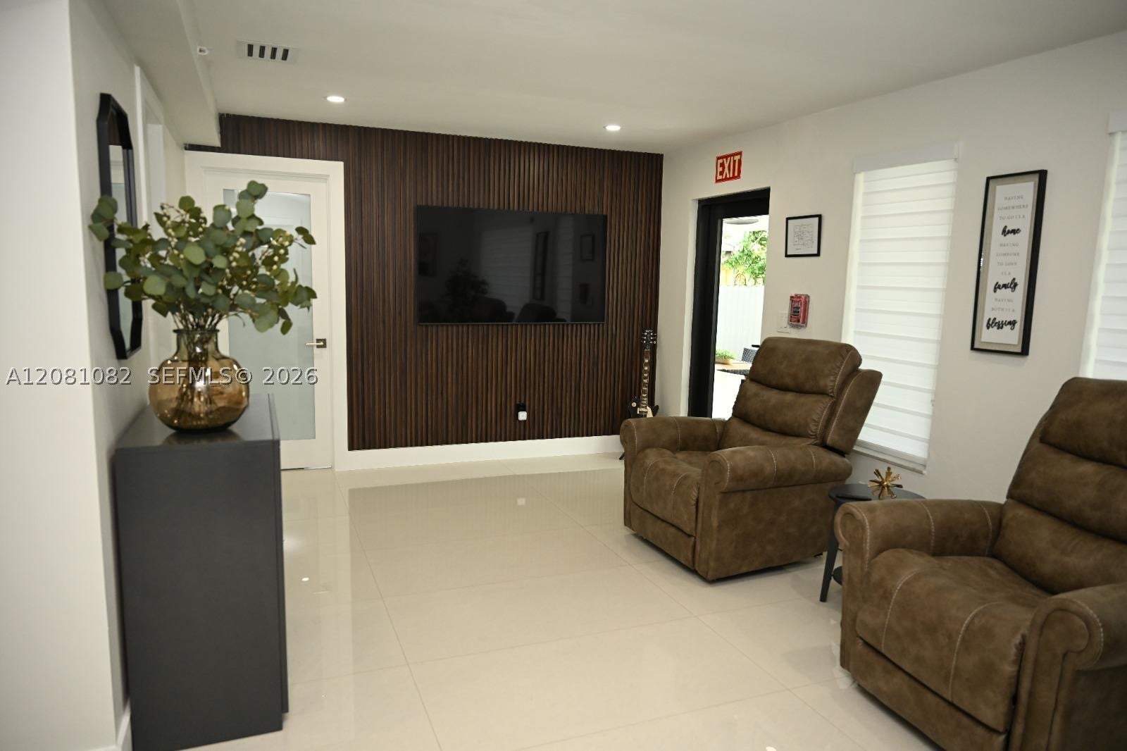 850 W 51st Pl