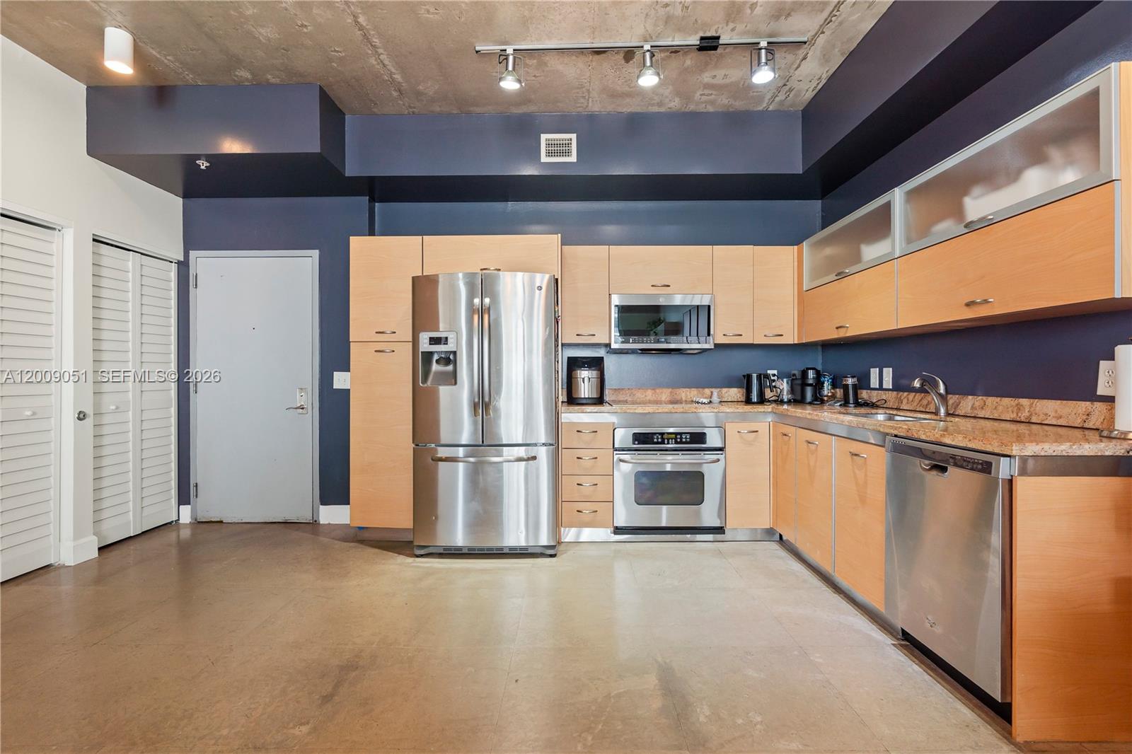 UPTOWN LOFTS CONDO - Residential