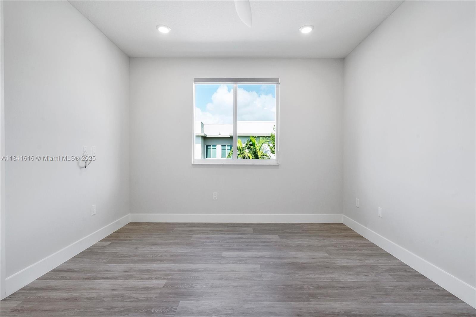 LANDMARK AT DORAL CENTRAL - Residential