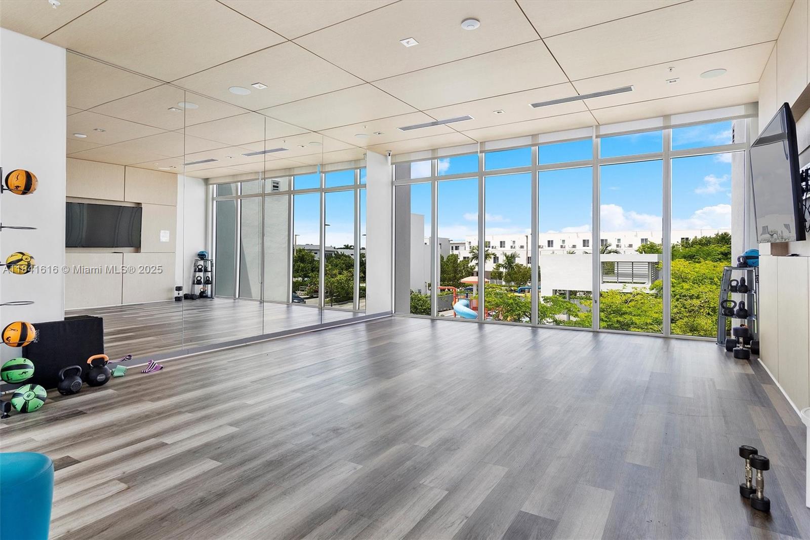 LANDMARK AT DORAL CENTRAL - Residential