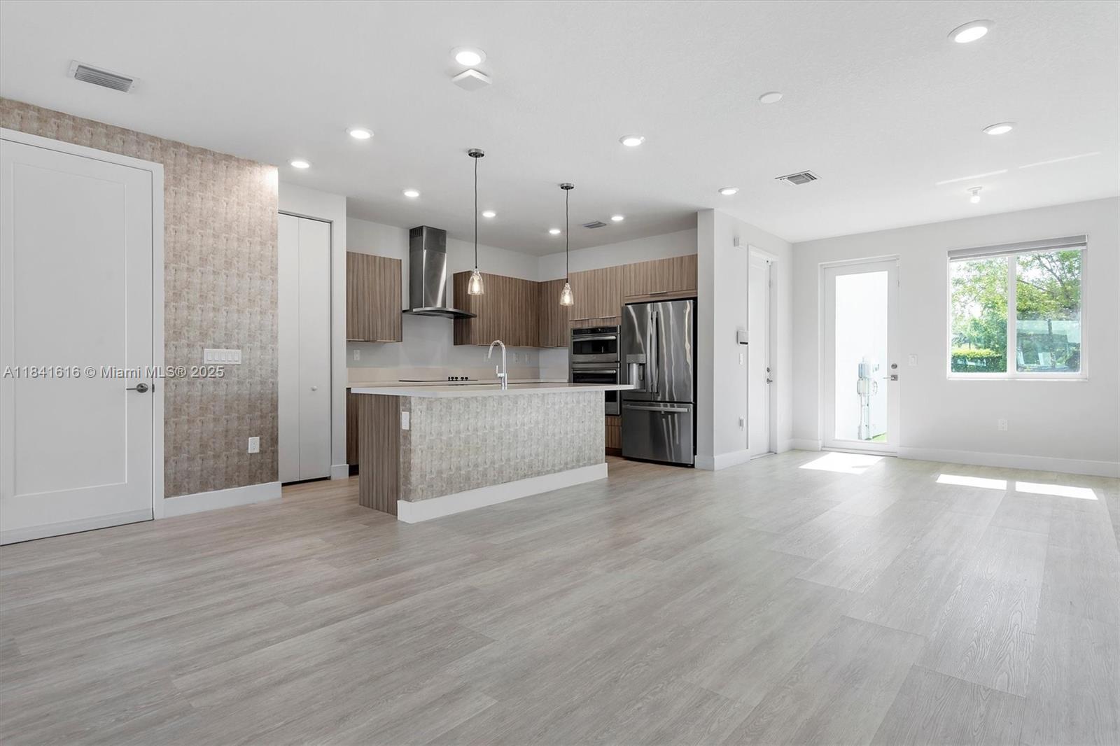 LANDMARK AT DORAL CENTRAL - Residential