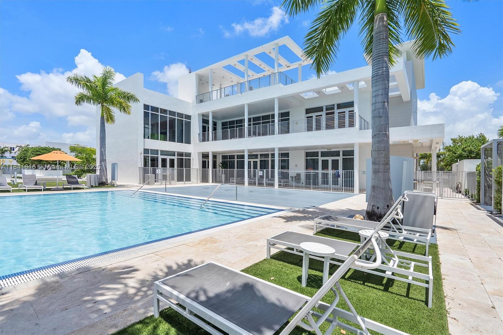 LANDMARK AT DORAL CENTRAL - Residential