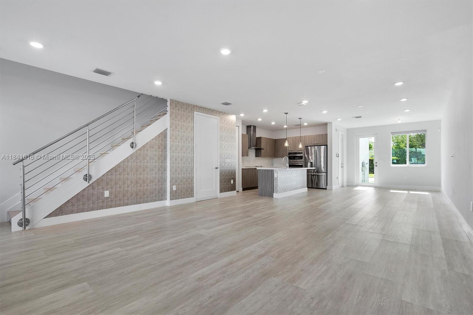 LANDMARK AT DORAL CENTRAL - Residential