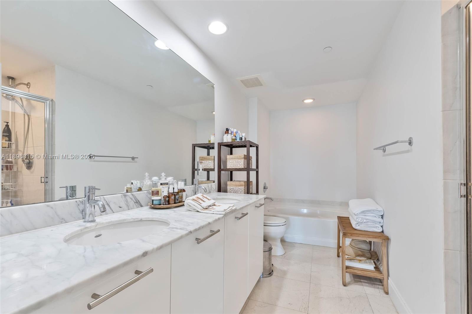 THE PLAZA 901 BRICKELL CO - Residential Lease