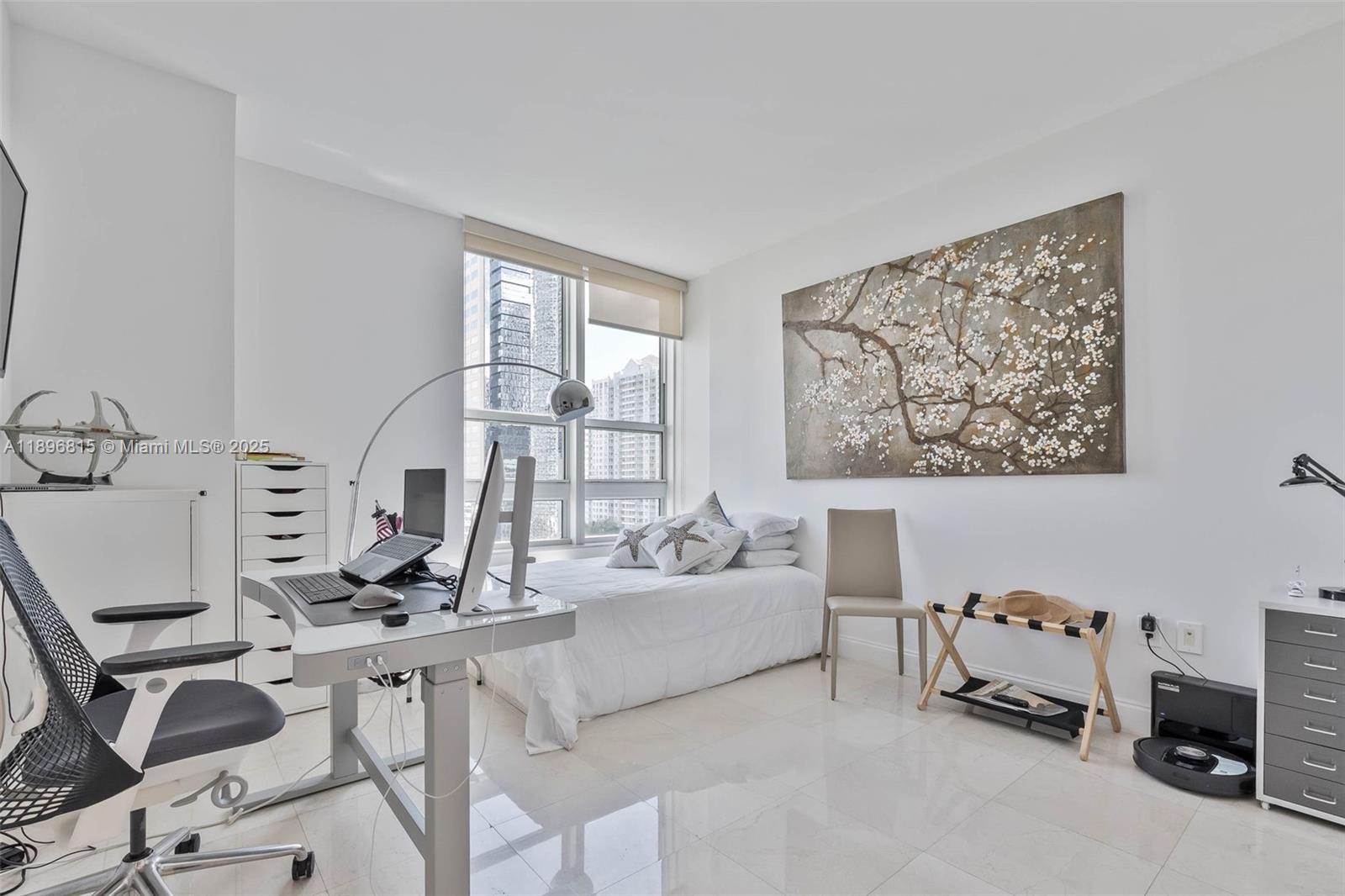 THE PLAZA 901 BRICKELL CO - Residential Lease