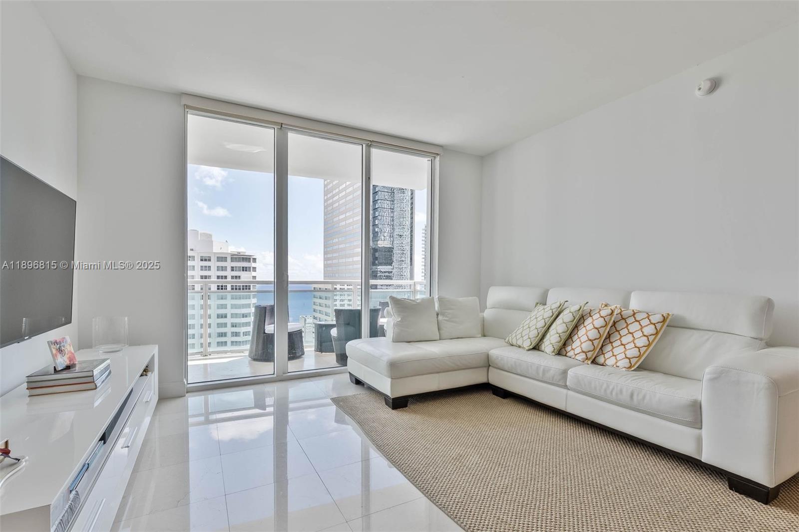 THE PLAZA 901 BRICKELL CO - Residential Lease