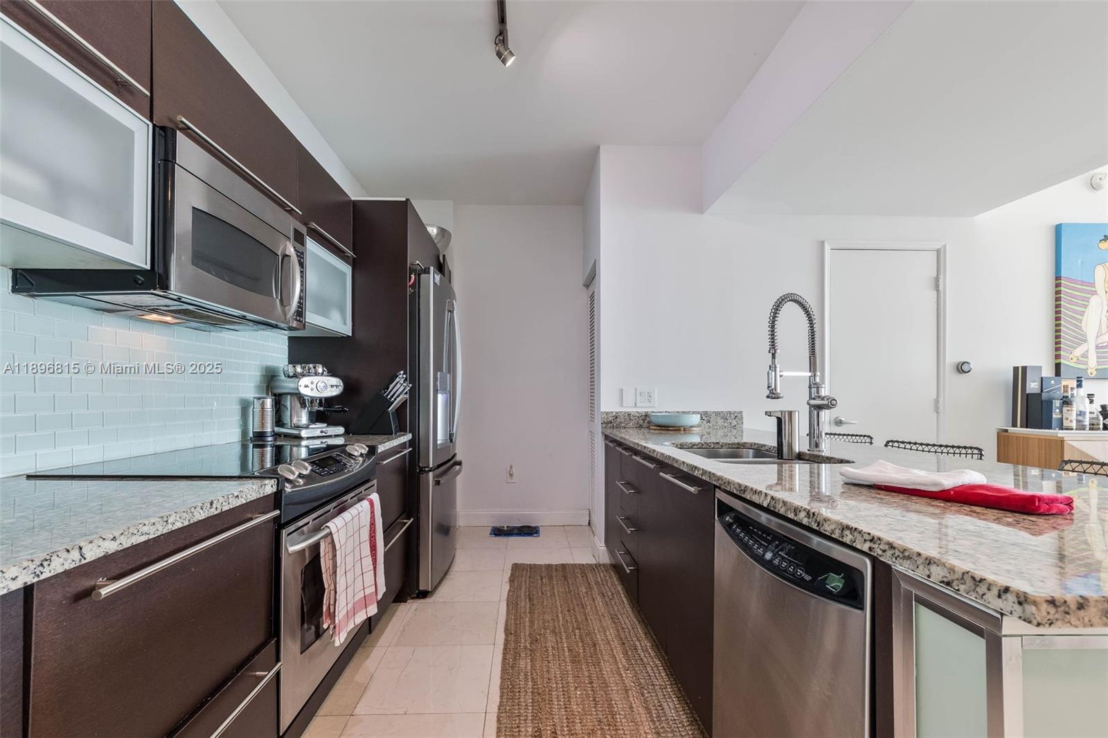 THE PLAZA 901 BRICKELL CO - Residential Lease