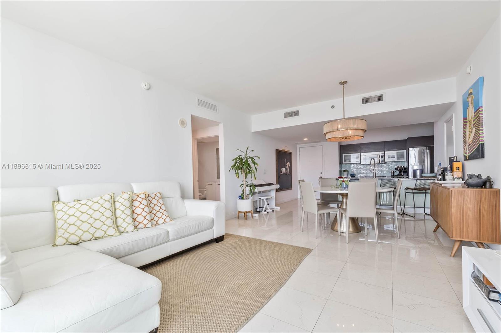 THE PLAZA 901 BRICKELL CO - Residential Lease