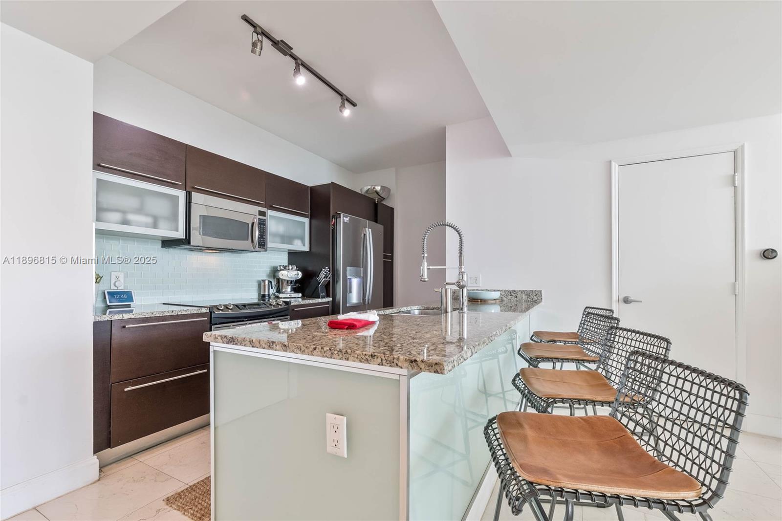 THE PLAZA 901 BRICKELL CO - Residential Lease