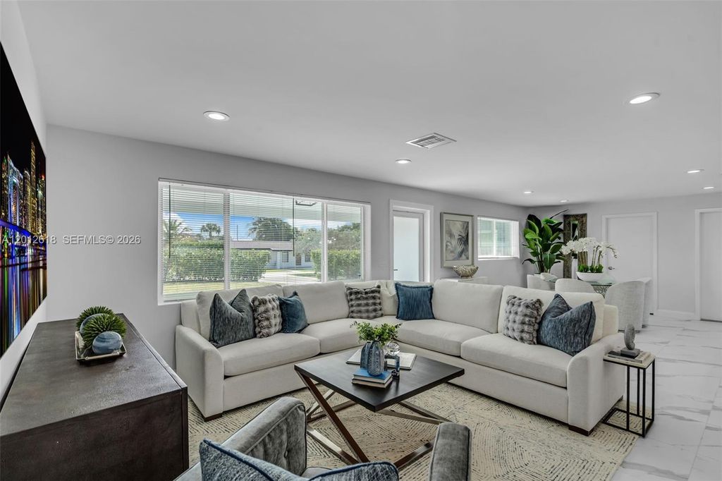 Photo of 465 NW 11th St, Boca Raton, FL 33432 (MLS # A12012618)