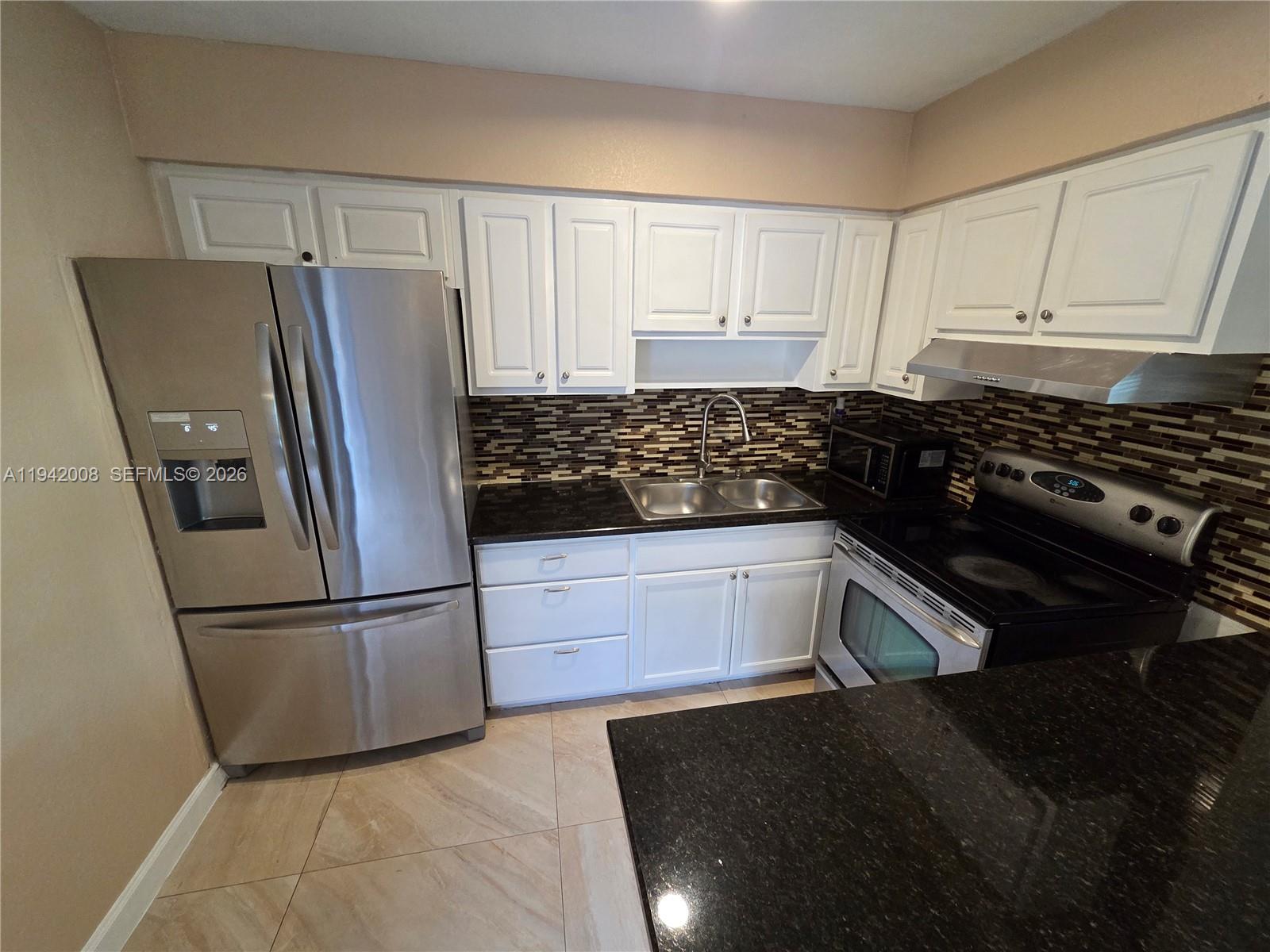 SUNRISE GOLF VILLAGE SEC - Residential Lease