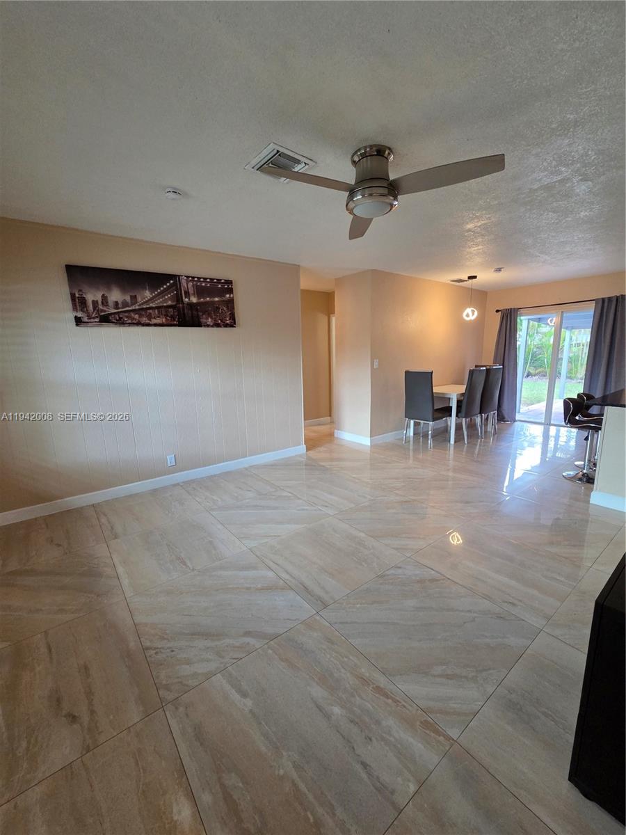 SUNRISE GOLF VILLAGE SEC - Residential Lease