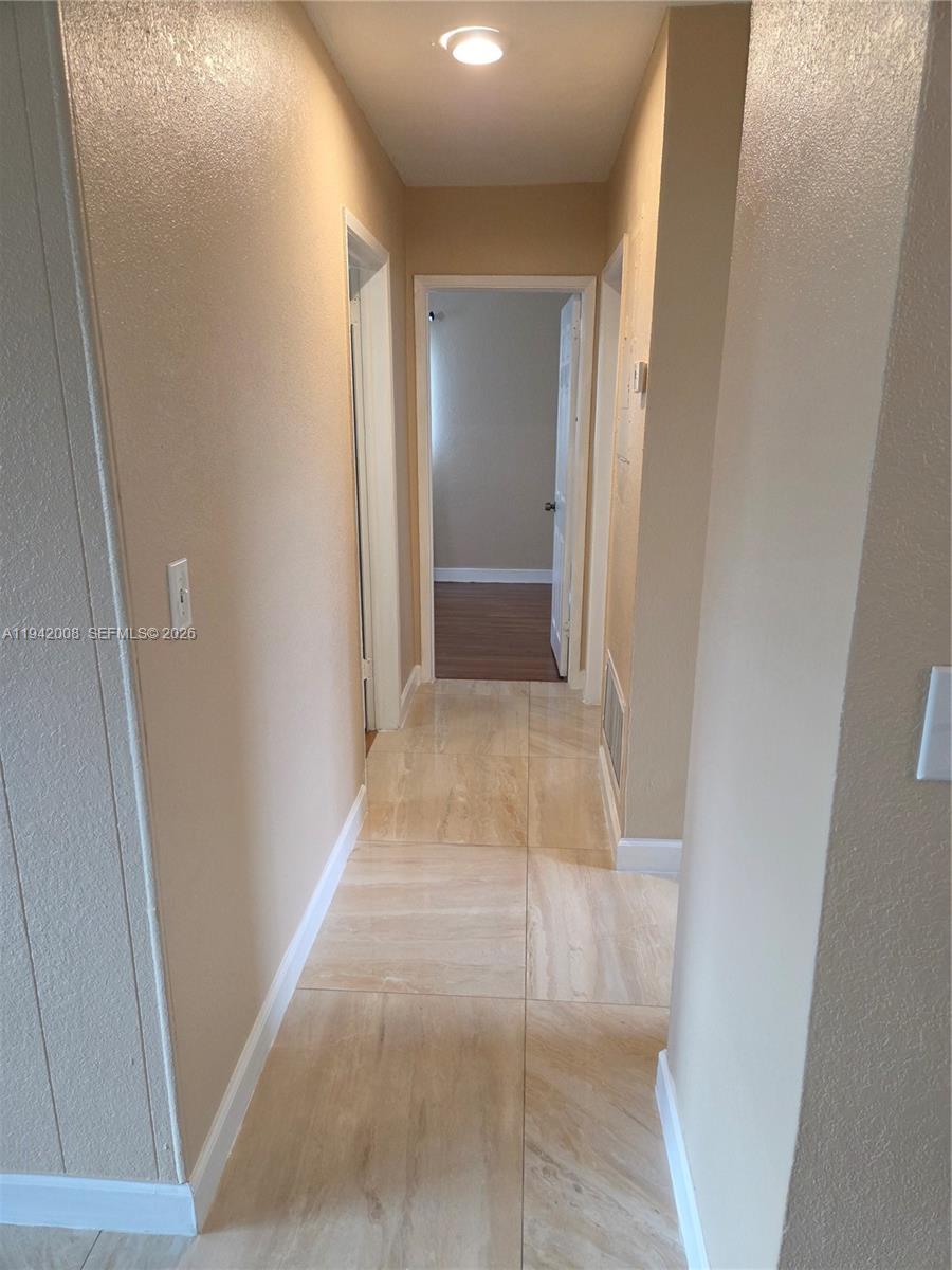 SUNRISE GOLF VILLAGE SEC - Residential Lease