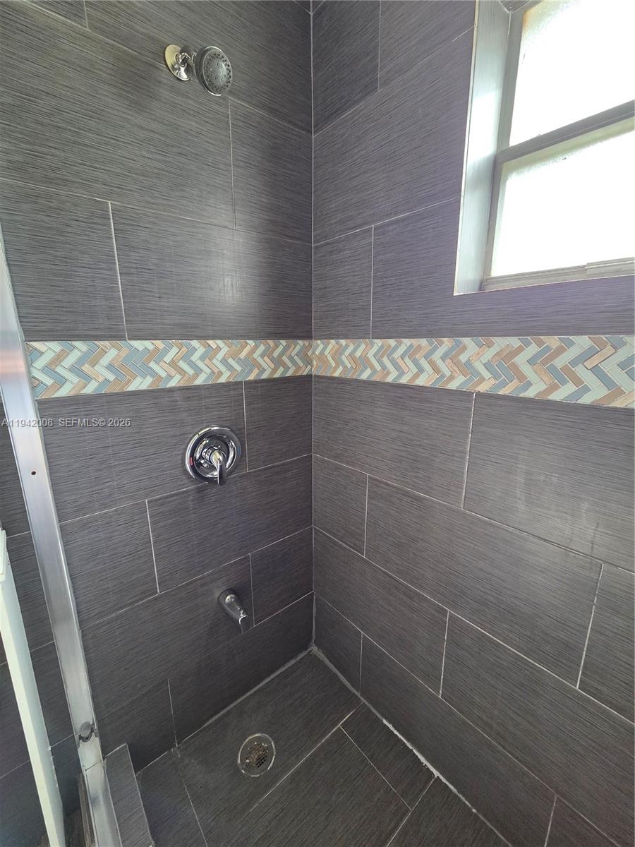 SUNRISE GOLF VILLAGE SEC - Residential Lease