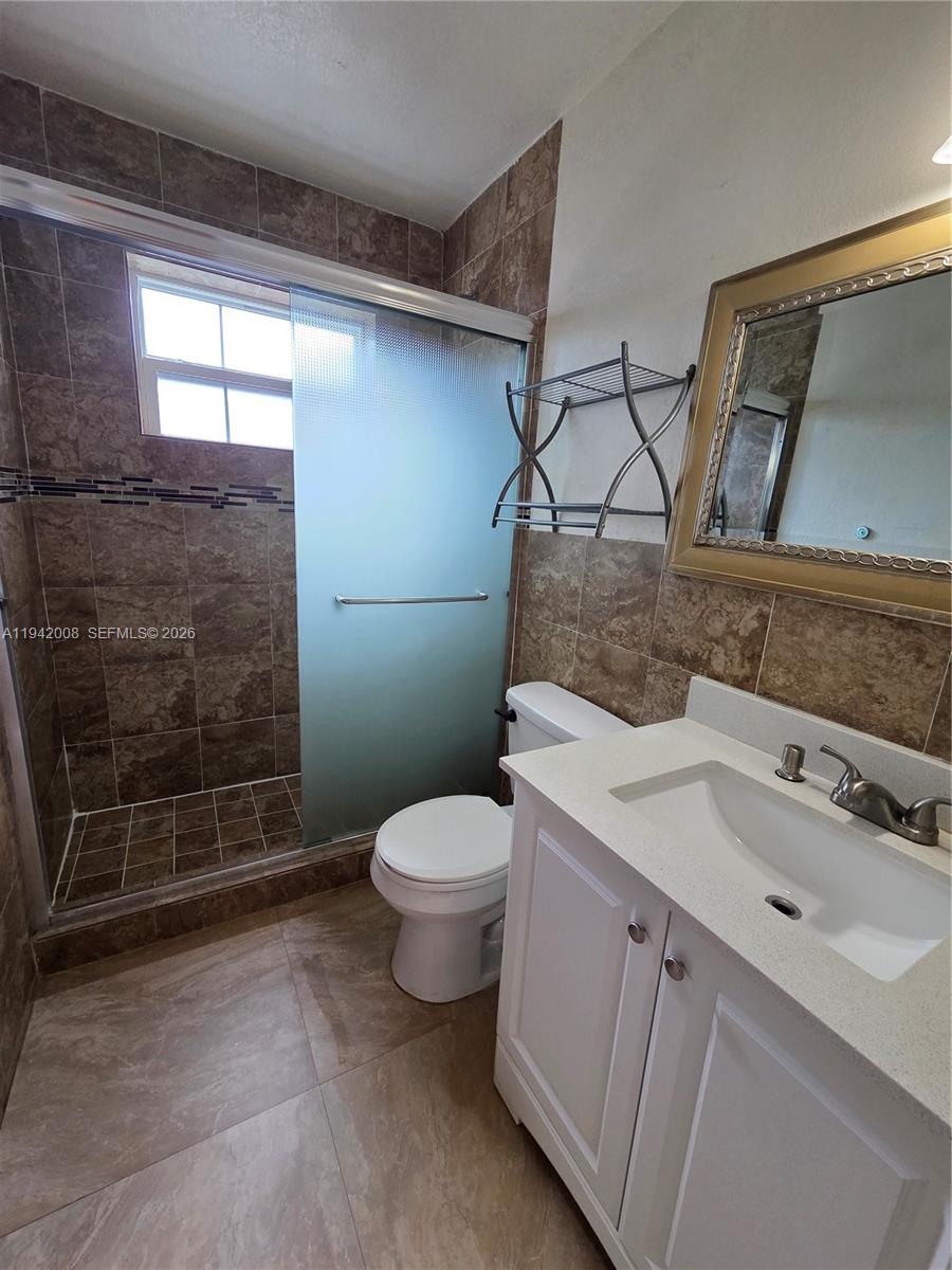 SUNRISE GOLF VILLAGE SEC - Residential Lease