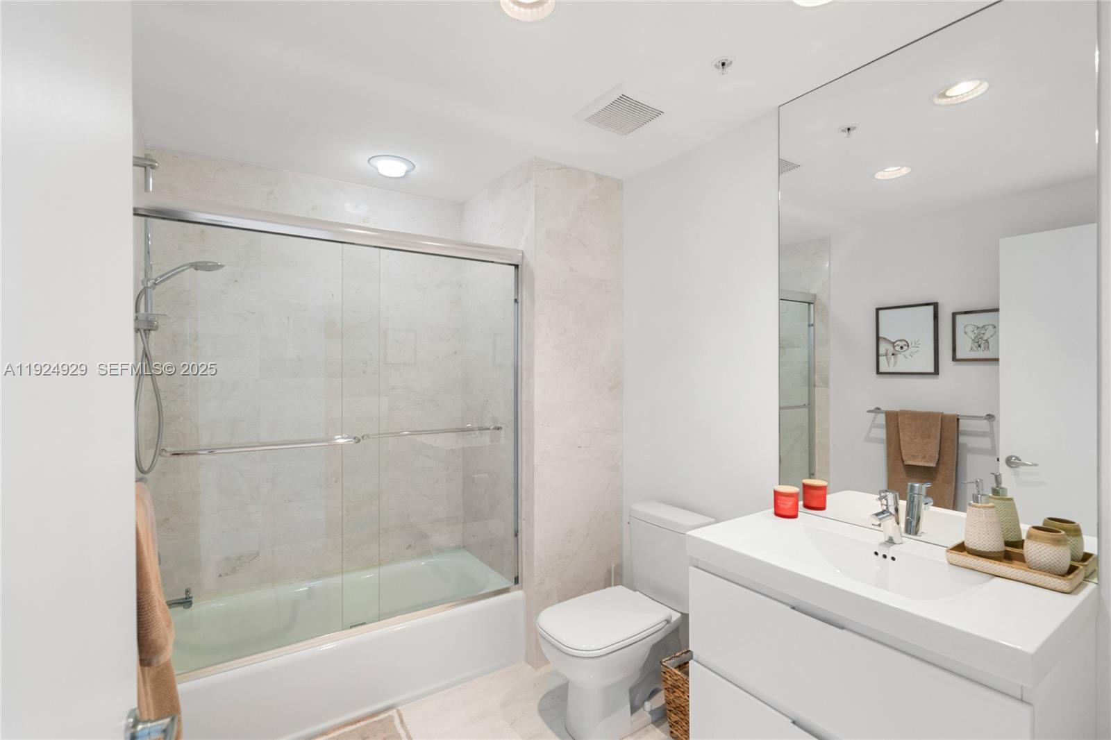 MARINA PALMS RESIDENCES S - Residential