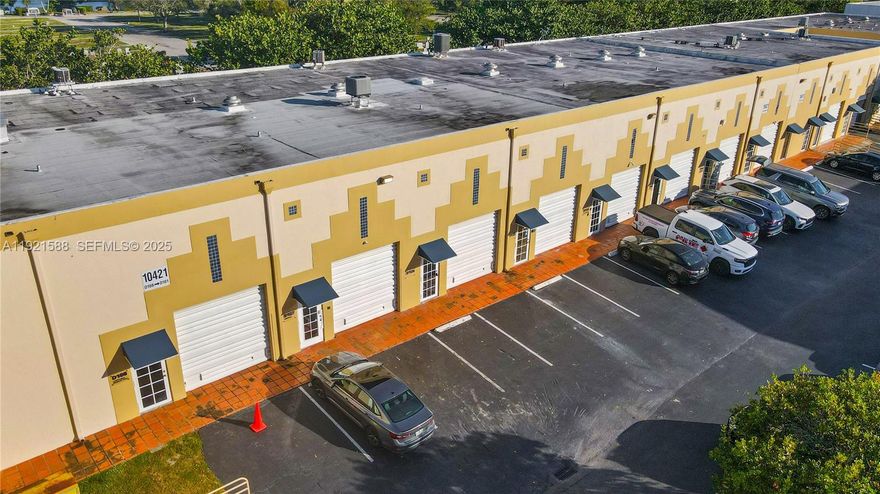 Excellent location in Doral. Approximately 1,400 sq. ft. of office/warehouse space with 2 assigned parking spaces. Features a street-level loading door, ideal for small businesses or storage. Easy access to major highways and conveniently located near banks, the airport, and shopping centers. Property includes a security gate for added protection.